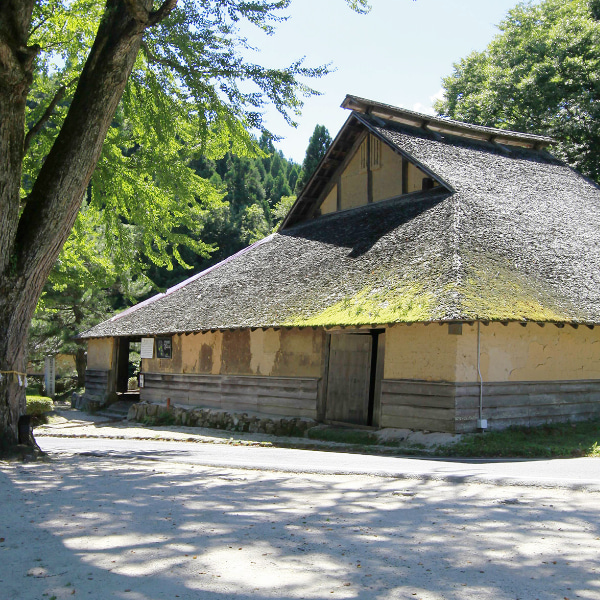 雲南市にある昔ながらの建造物の写真