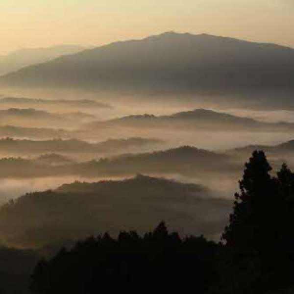 奥出雲町の山並みの写真